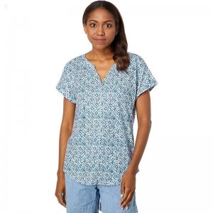 L.L.Bean Streamside Tee Split-Neck Short Sleeve Print Pale Sky Blue Geo ID-IvNc3O85